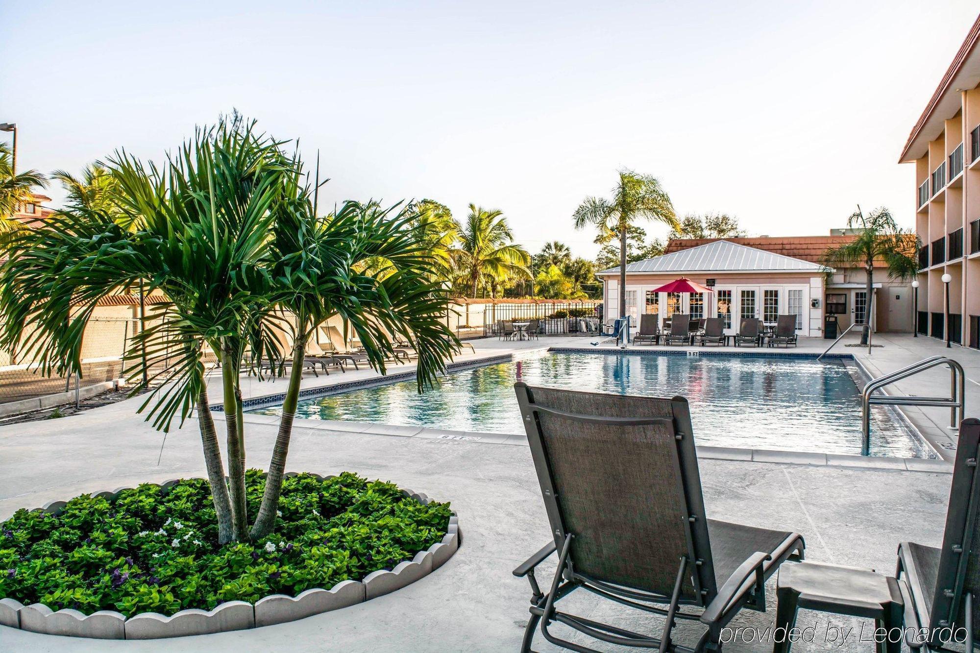 Baymont By Wyndham Bonita Springs Hotel Екстериор снимка